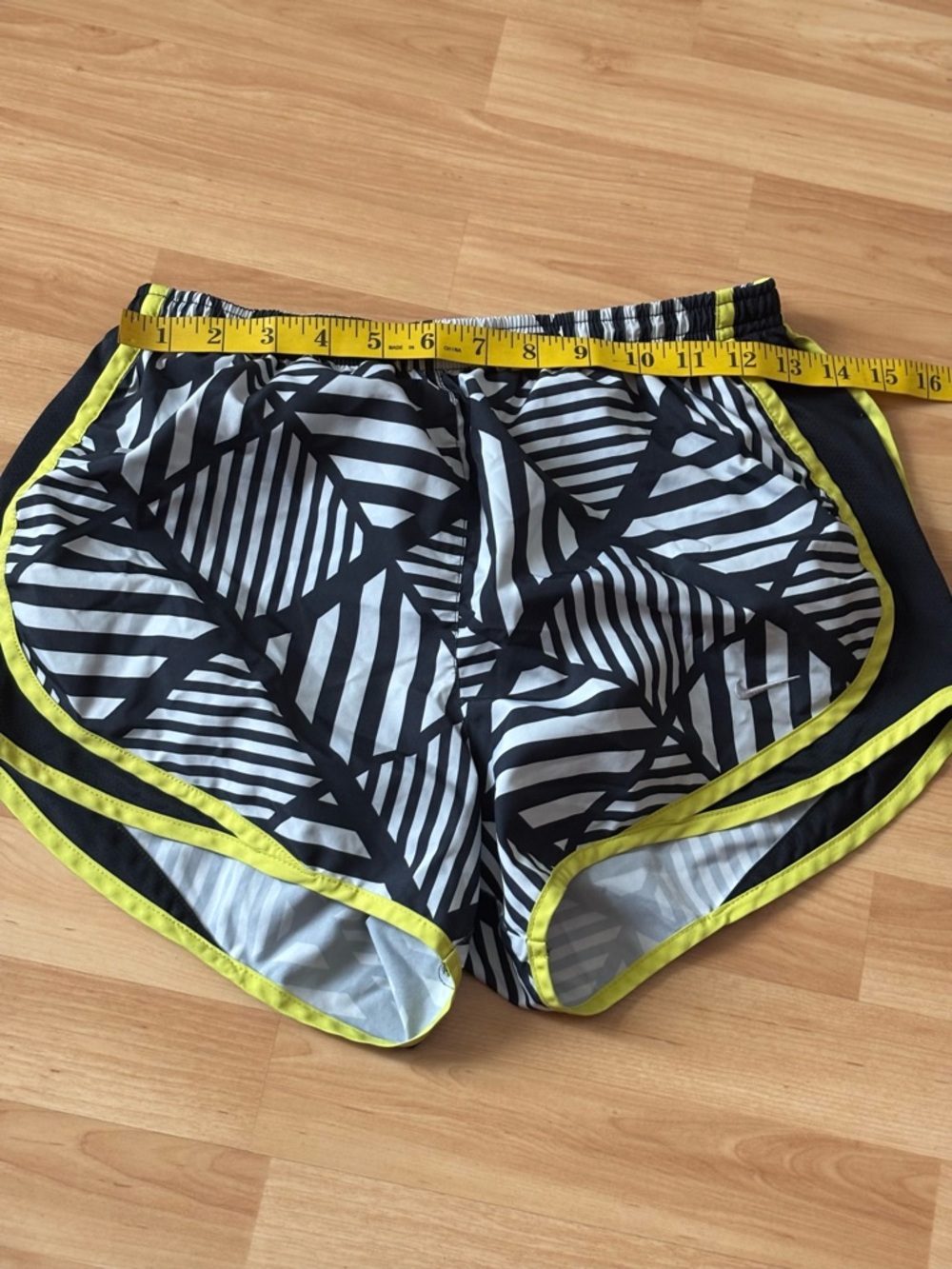 Nike Running‎ Shorts Black  and Neon-Trim Athletic Shorts - Picture 7 of 7
